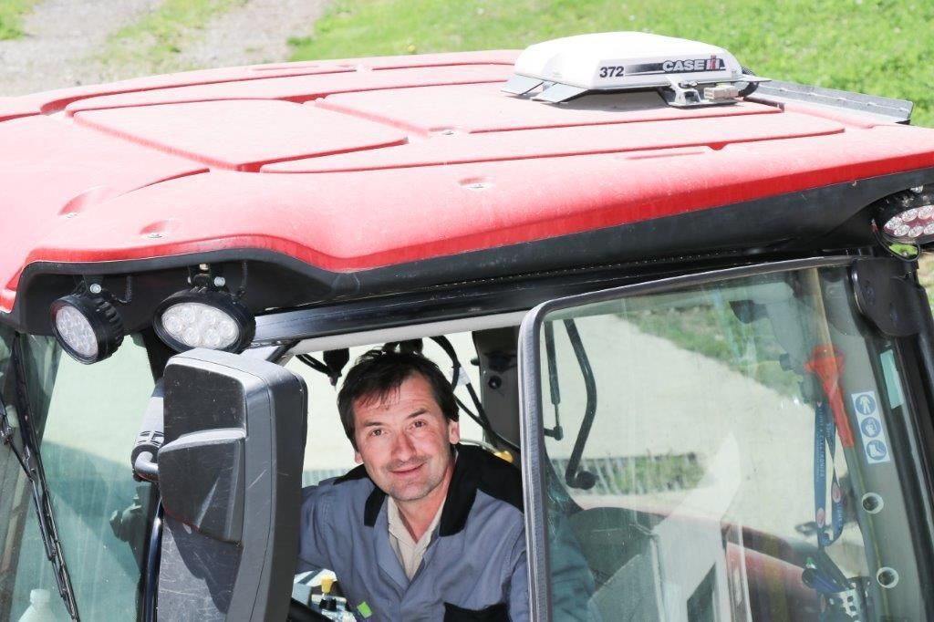 Die M2M-SIM-Karte soll vor allem jenen Landwirten den Zugang erleichtern, die den kostenfreien APOS-Dienst nutzen. © Paula Pöchlauer-Kozel/LK Niederösterreich Die M2M-SIM-Karte soll vor allem jenen Landwirten den Zugang erleichtern, die den kostenfreien APOS-Dienst nutzen. © Paula Pöchlauer-Kozel/LK Niederösterreich