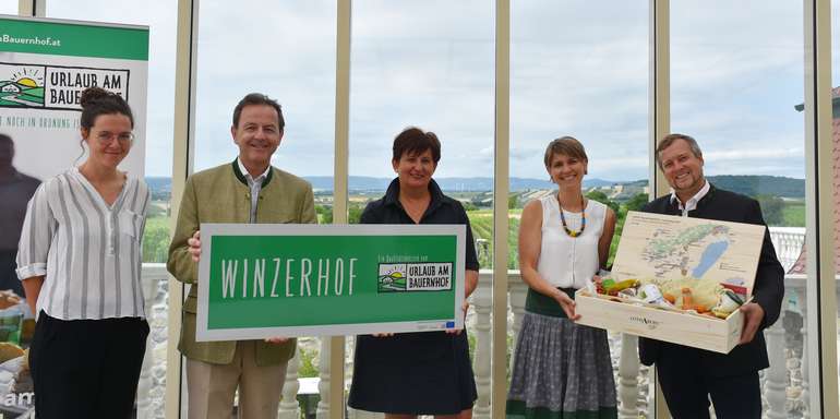 urlaub-am-bauernhof-winzerschloessl-kaiser-lk-burgenland 2.jpg urlaub-am-bauernhof-winzerschloessl-kaiser-lk-burgenland 2.jpg