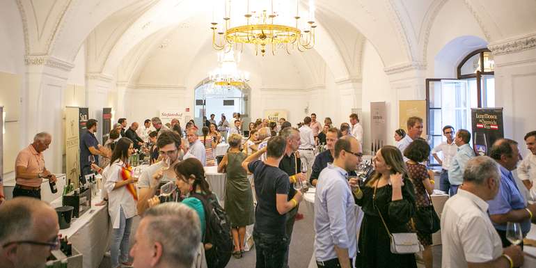 Burgenlands Wein im Mittelpunkt Foto_Wein BurgenlandMargit Schmid.jpg © Wein Burgenland/Margit Schmid Burgenlands Wein im Mittelpunkt Foto_Wein BurgenlandMargit Schmid.jpg © Wein Burgenland/Margit Schmid