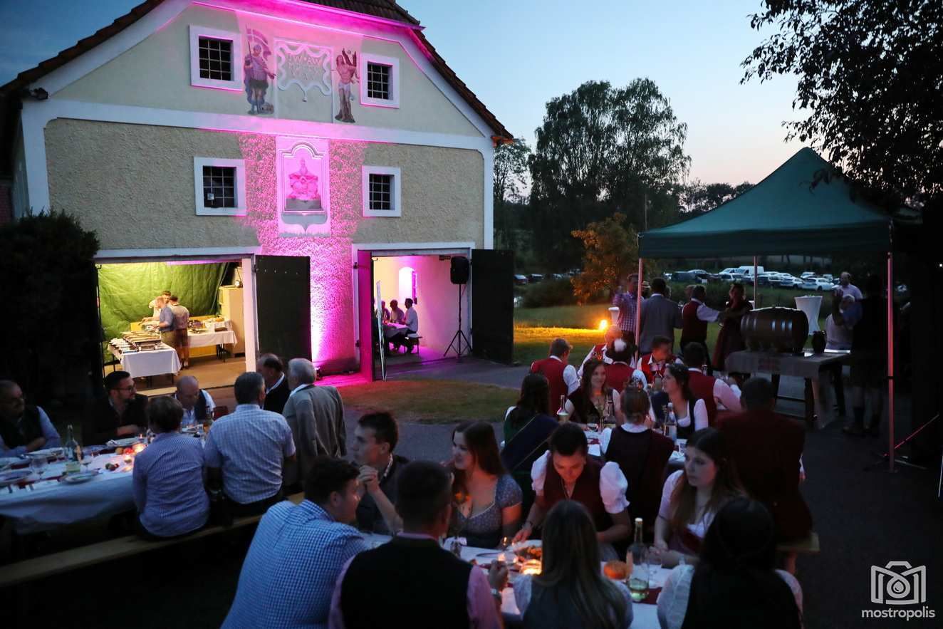 Mosttaufe Licht Impressionen.jpg © BBK Amstetten - Ing.Andreas Ennser Mosttaufe Licht Impressionen.jpg © BBK Amstetten - Ing.Andreas Ennser