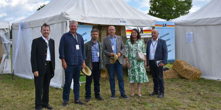 Vertreter der Landwirtschaftskammer Kroatien mit Präsident Berlakovich und Kammerdirektor Prieler.jpg