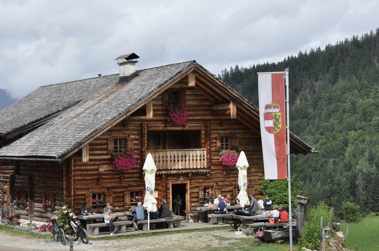 Rocher Hütte.jpg