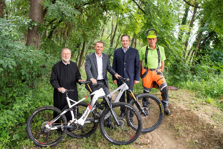 Mountainbiken im Wald