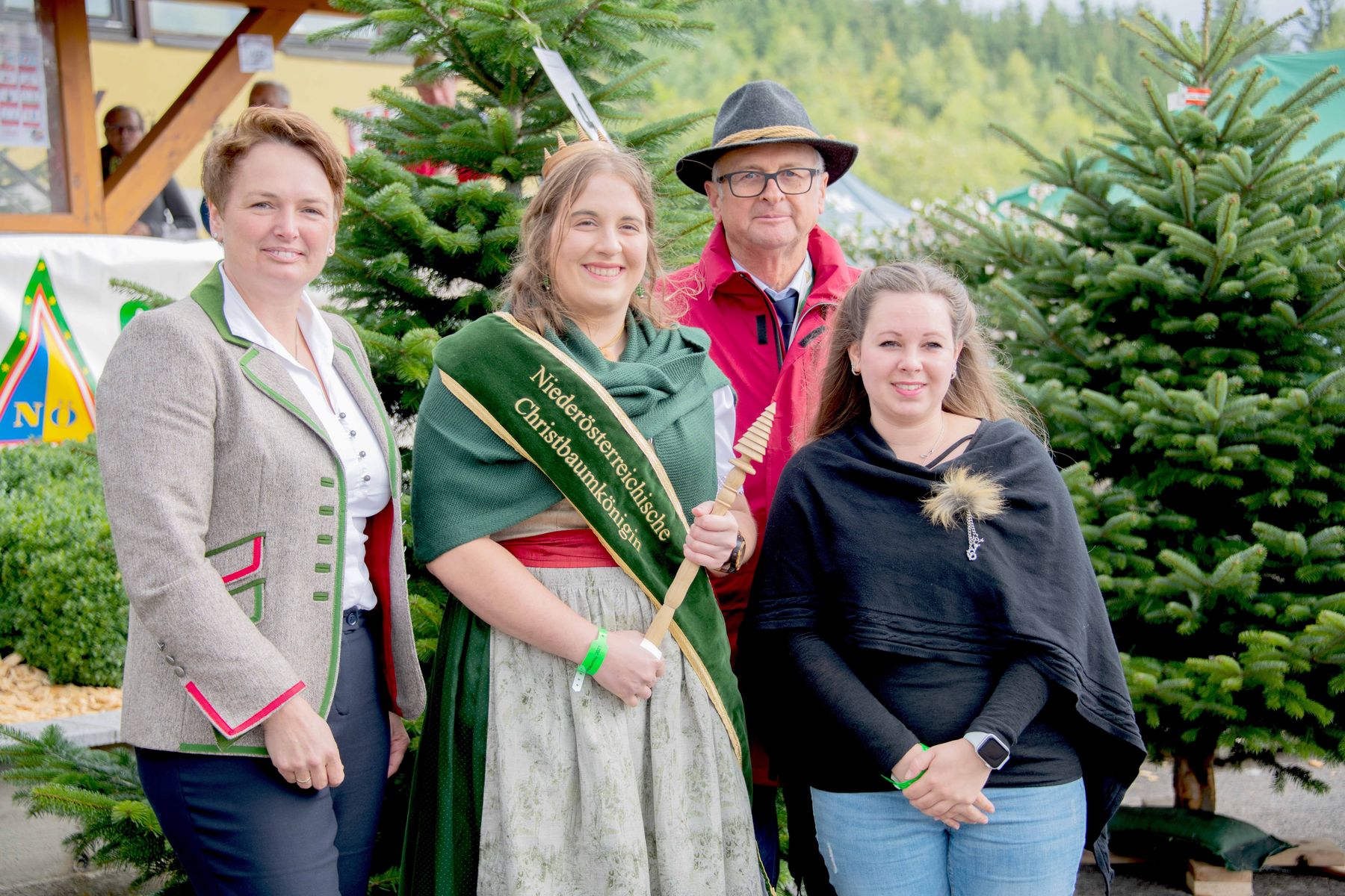 Foto_Neue Christbaumkönigin Ricarda Reithner gekrönt.jpg © Eva Lechner/weihnachtsbaum.at Foto_Neue Christbaumkönigin Ricarda Reithner gekrönt.jpg © Eva Lechner/weihnachtsbaum.at