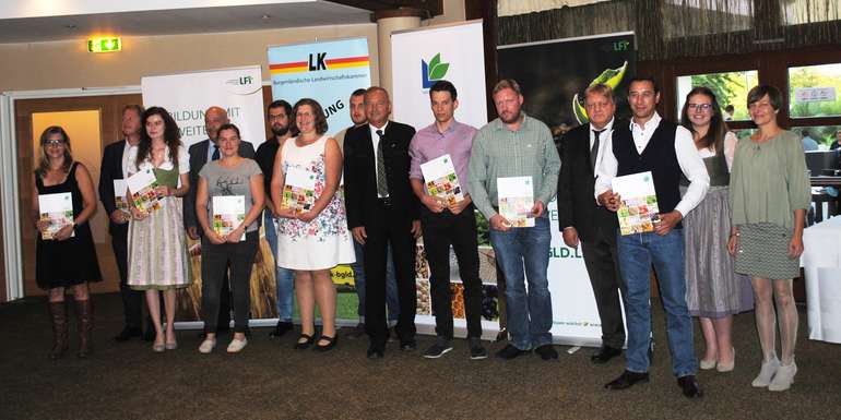 Gruppenfoto, Facharbeiter Landwirtschaft Eisenstadt.jpg Gruppenfoto, Facharbeiter Landwirtschaft Eisenstadt.jpg