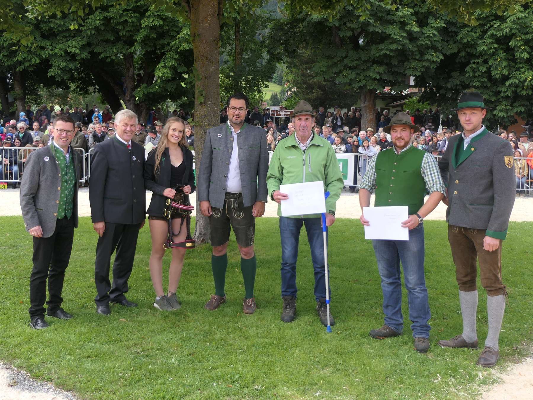 Fulminanter Start beim Rösslmarkt.jpg © Lanschützer Fulminanter Start beim Rösslmarkt.jpg © Lanschützer