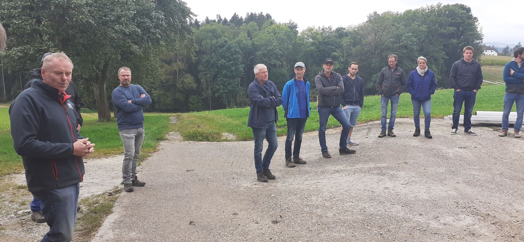 Interessierte LandwirtInnen, Hubert Stark Referent von der Humusbewegung © BWSB/Gerstl