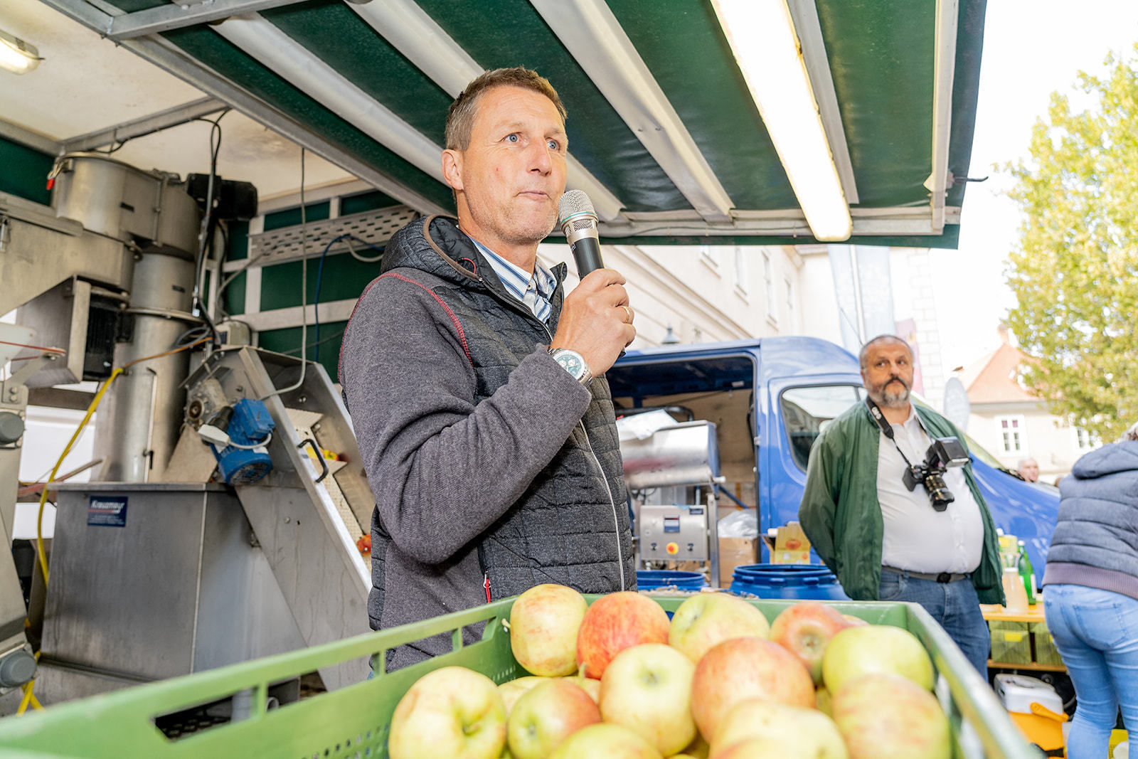 Apfelsaftaktion  Apfelsaft aus Apfel g´macht  der LK NÖ.jpg © Georg Pomassl/LK Niederösterreich Apfelsaftaktion  Apfelsaft aus Apfel g´macht  der LK NÖ.jpg © Georg Pomassl/LK Niederösterreich
