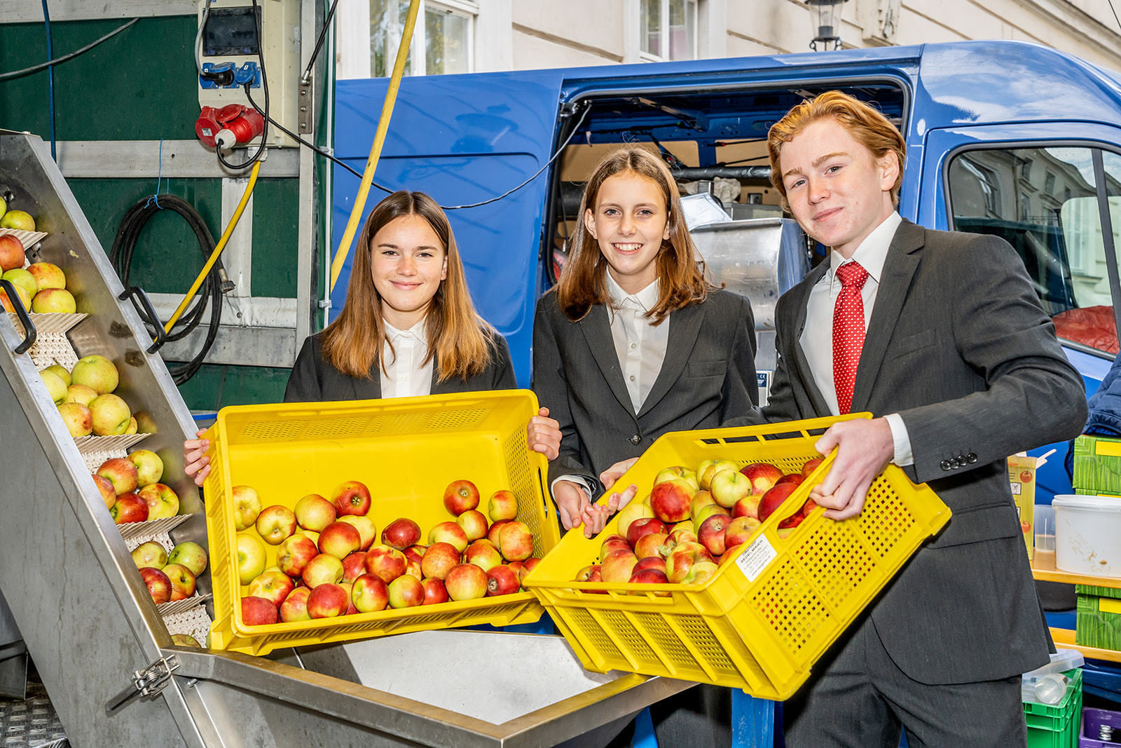 Apfelsaftaktion  Apfelsaft aus Apfel g´macht  der LK NÖ.jpg © Georg Pomassl/LK Niederösterreich Apfelsaftaktion  Apfelsaft aus Apfel g´macht  der LK NÖ.jpg © Georg Pomassl/LK Niederösterreich