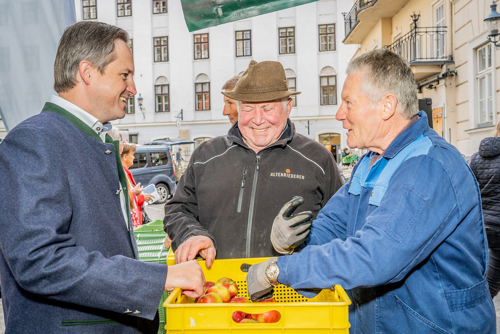 Apfelsaftaktion  Apfelsaft aus Apfel g´macht  der LK NÖ.jpg © Georg Pomassl/LK Niederösterreich Apfelsaftaktion  Apfelsaft aus Apfel g´macht  der LK NÖ.jpg © Georg Pomassl/LK Niederösterreich