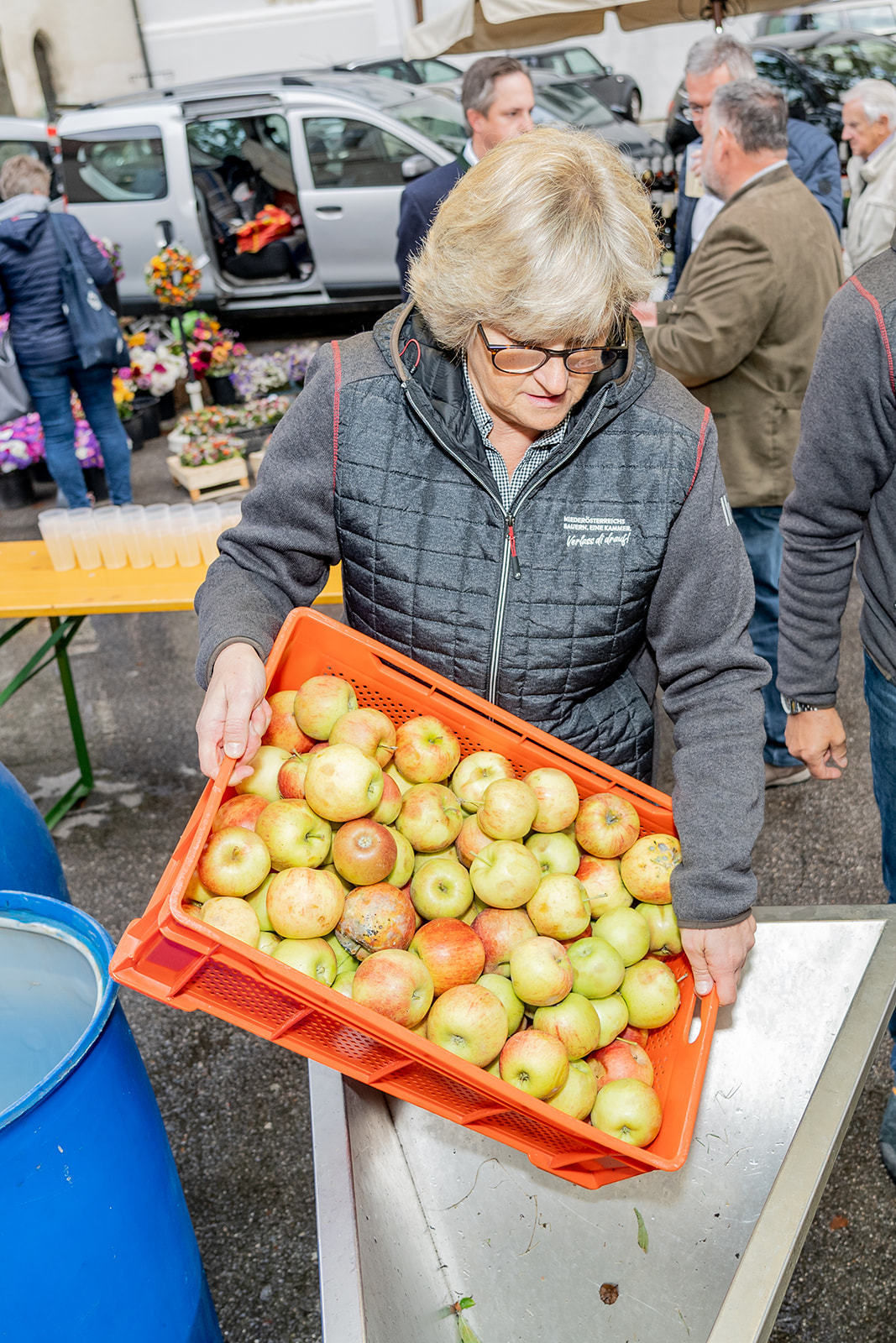 Apfelsaftaktion  Apfelsaft aus Apfel g´macht  der LK NÖ.jpg © Georg Pomassl/LK Niederösterreich Apfelsaftaktion  Apfelsaft aus Apfel g´macht  der LK NÖ.jpg © Georg Pomassl/LK Niederösterreich