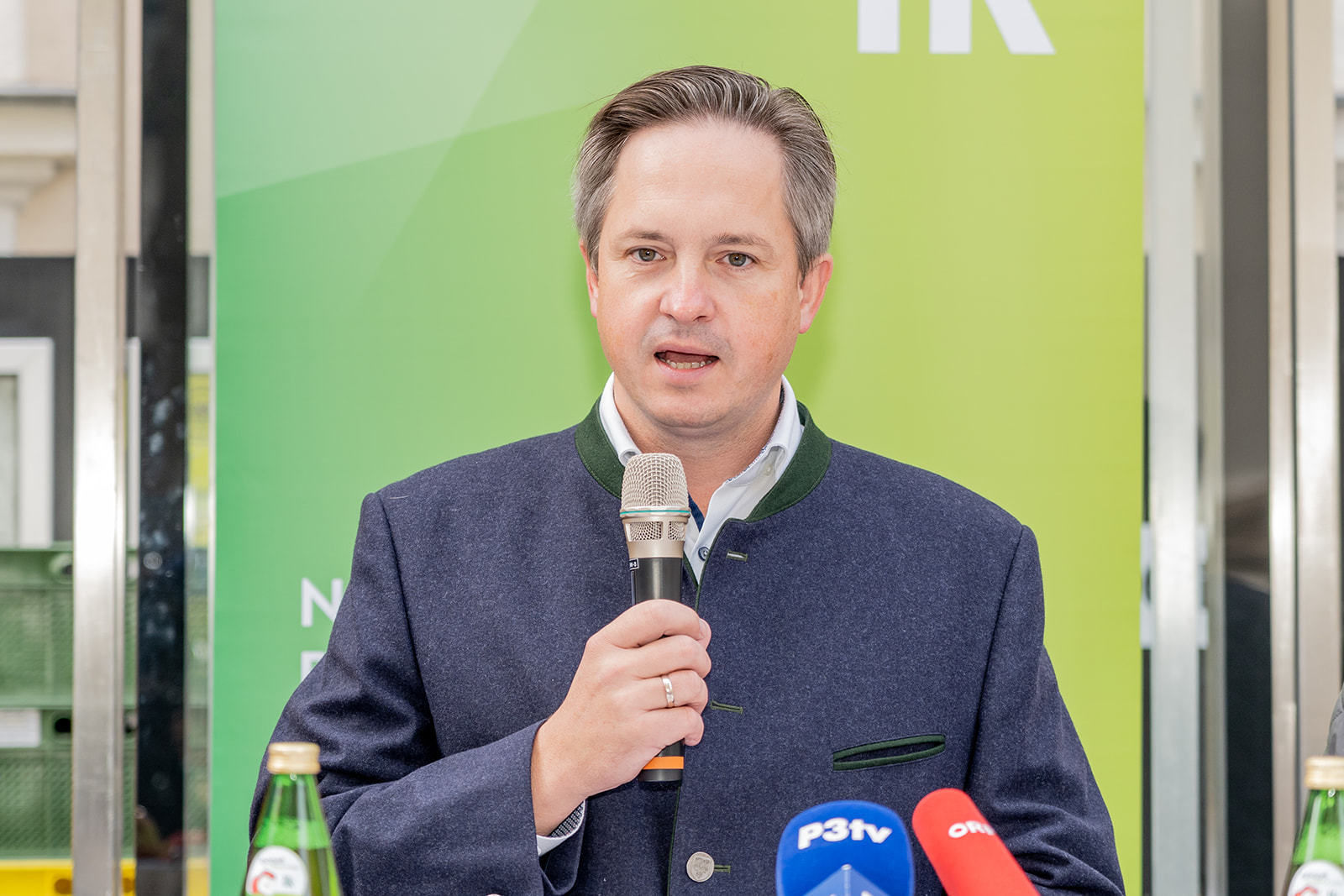 Apfelsaftaktion  Apfelsaft aus Apfel g´macht  der LK NÖ.jpg © Georg Pomassl/LK Niederösterreich Apfelsaftaktion  Apfelsaft aus Apfel g´macht  der LK NÖ.jpg © Georg Pomassl/LK Niederösterreich