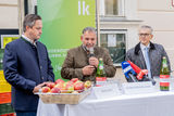 Apfelsaftaktion  Apfelsaft aus Apfel g´macht  der LK NÖ.jpg © Georg Pomassl/LK Niederösterreich Apfelsaftaktion  Apfelsaft aus Apfel g´macht  der LK NÖ.jpg © Georg Pomassl/LK Niederösterreich