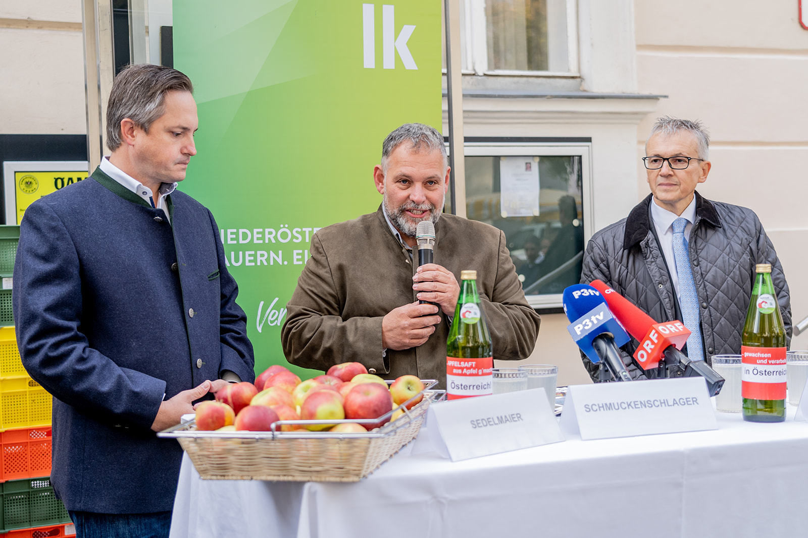 Apfelsaftaktion  Apfelsaft aus Apfel g´macht  der LK NÖ.jpg © Georg Pomassl/LK Niederösterreich Apfelsaftaktion  Apfelsaft aus Apfel g´macht  der LK NÖ.jpg © Georg Pomassl/LK Niederösterreich