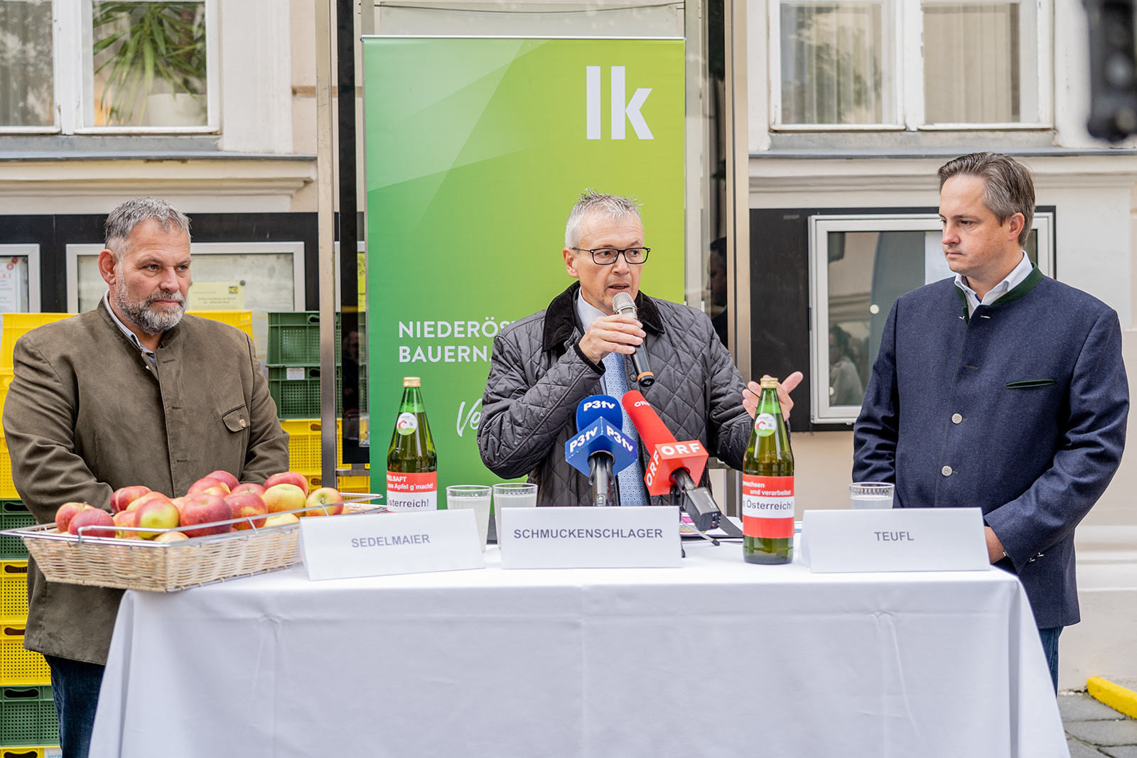 Apfelsaftaktion  Apfelsaft aus Apfel g´macht  der LK NÖ.jpg © Georg Pomassl/LK Niederösterreich Apfelsaftaktion  Apfelsaft aus Apfel g´macht  der LK NÖ.jpg © Georg Pomassl/LK Niederösterreich