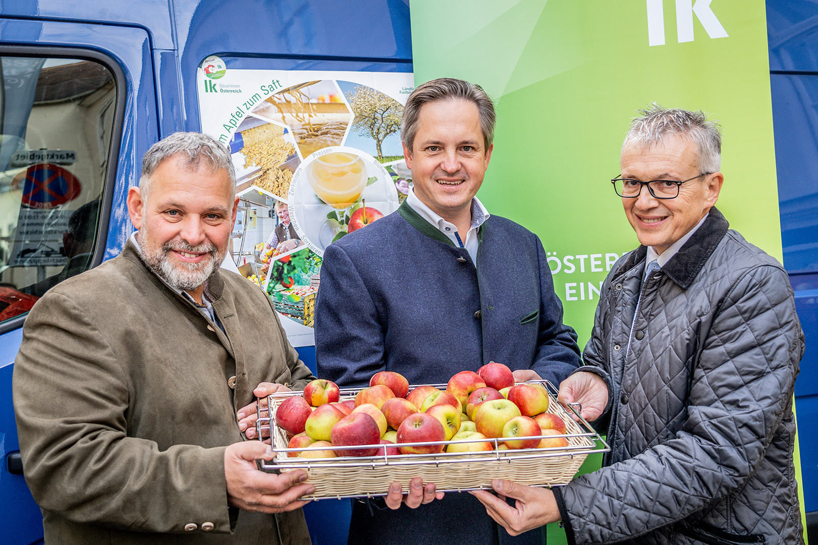 Apfelsaftaktion  Apfelsaft aus Apfel g´macht  der LK NÖ.jpg © Georg Pomassl/LK Niederösterreich Apfelsaftaktion  Apfelsaft aus Apfel g´macht  der LK NÖ.jpg © Georg Pomassl/LK Niederösterreich