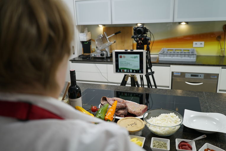 LFI Cookinar mit Seminarbäuerin Agnes Gerl.jpg © LK Salzburg,Mösenbichler LFI Cookinar mit Seminarbäuerin Agnes Gerl.jpg © LK Salzburg,Mösenbichler