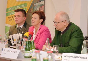 Podium der Bio-Bilanz Pressekonferenz © Landwirtschaftskammer Steiermark / Roman Musch Podium der Bio-Bilanz Pressekonferenz © Landwirtschaftskammer Steiermark / Roman Musch