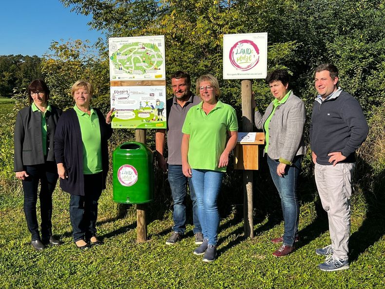 Gruppenfoto.jpg Gruppenfoto.jpg