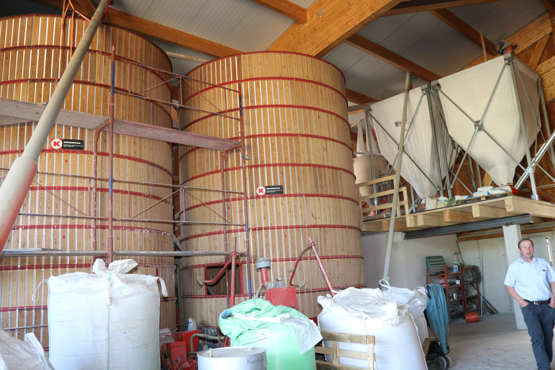 Rindermaststall mit Auslauf und Strohliegeflächen © Paula Pöchlauer-Kozel Rindermaststall mit Auslauf und Strohliegeflächen © Paula Pöchlauer-Kozel