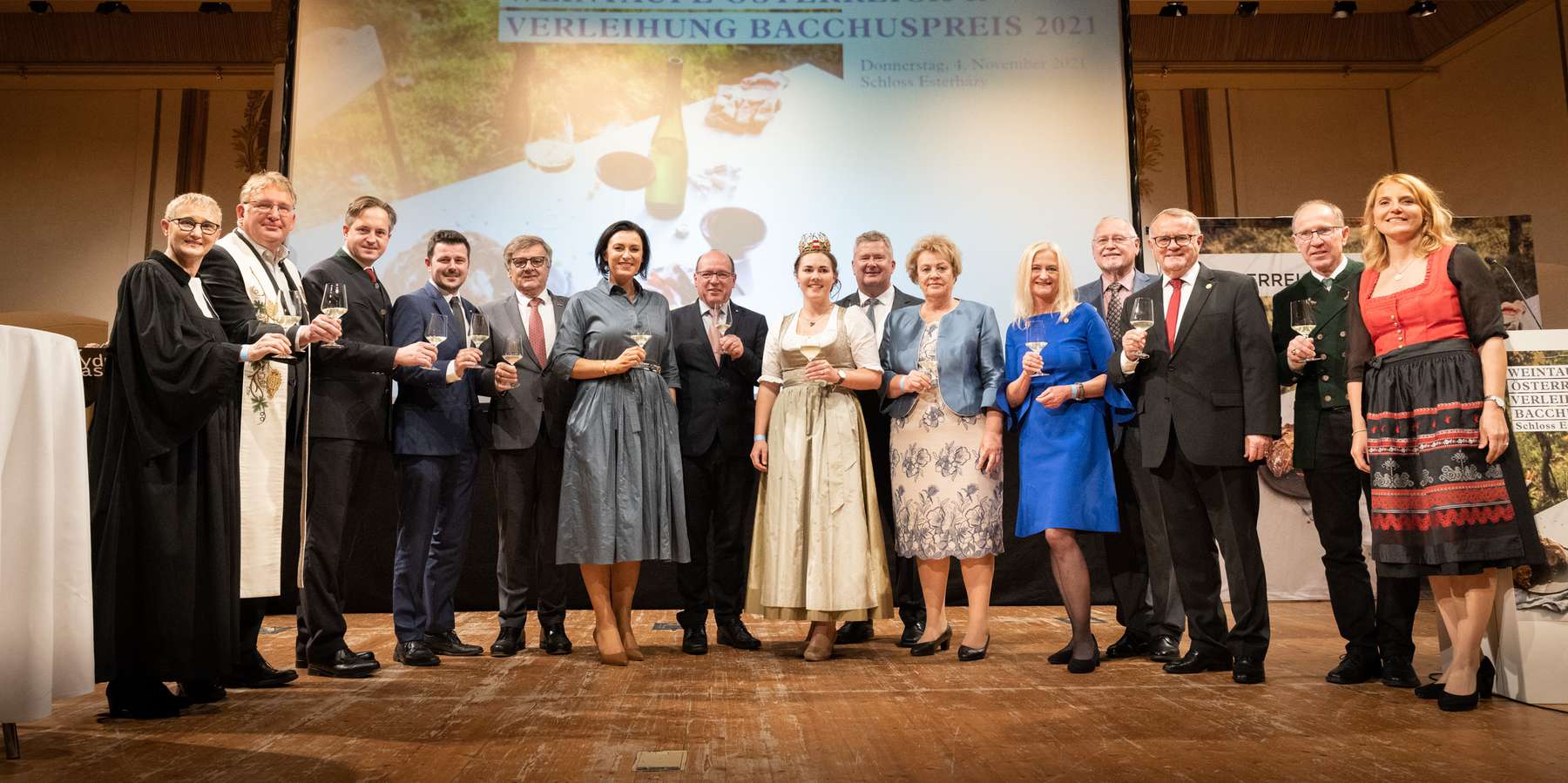 UNEINGESCHRAENKTE NUTZUNG_OeWM_Anna-Stoecher_weintaufe2021-12_jpg.jpg © ÖWM / Anna Stöcher UNEINGESCHRAENKTE NUTZUNG_OeWM_Anna-Stoecher_weintaufe2021-12_jpg.jpg © ÖWM / Anna Stöcher