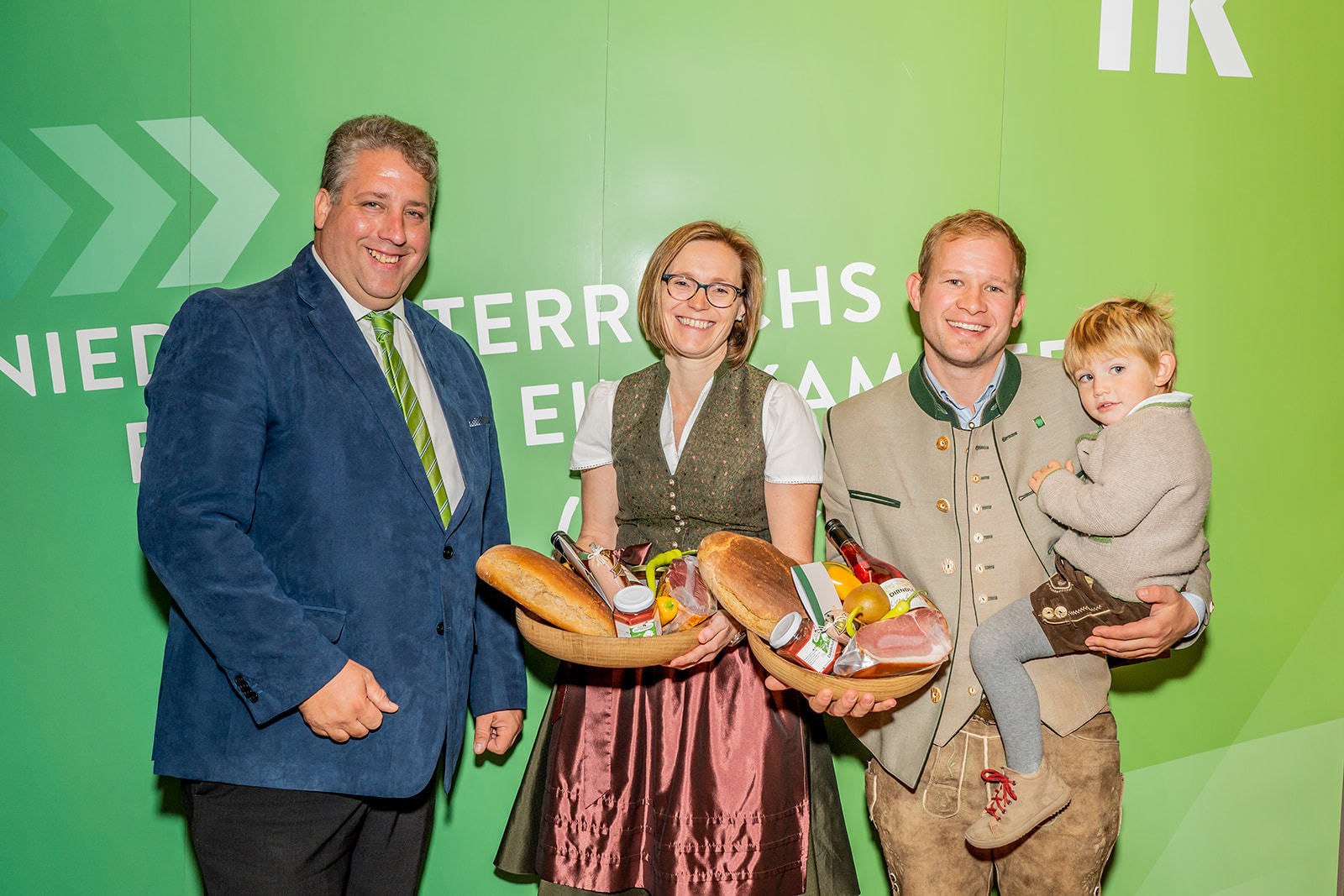 111 neue niederösterreichische Meister der Land- und Forstwirtschaft bei der Meisterbriefverleihung ausgezeichnet © Georg Pomassl/LK Niederösterreich 111 neue niederösterreichische Meister der Land- und Forstwirtschaft bei der Meisterbriefverleihung ausgezeichnet © Georg Pomassl/LK Niederösterreich