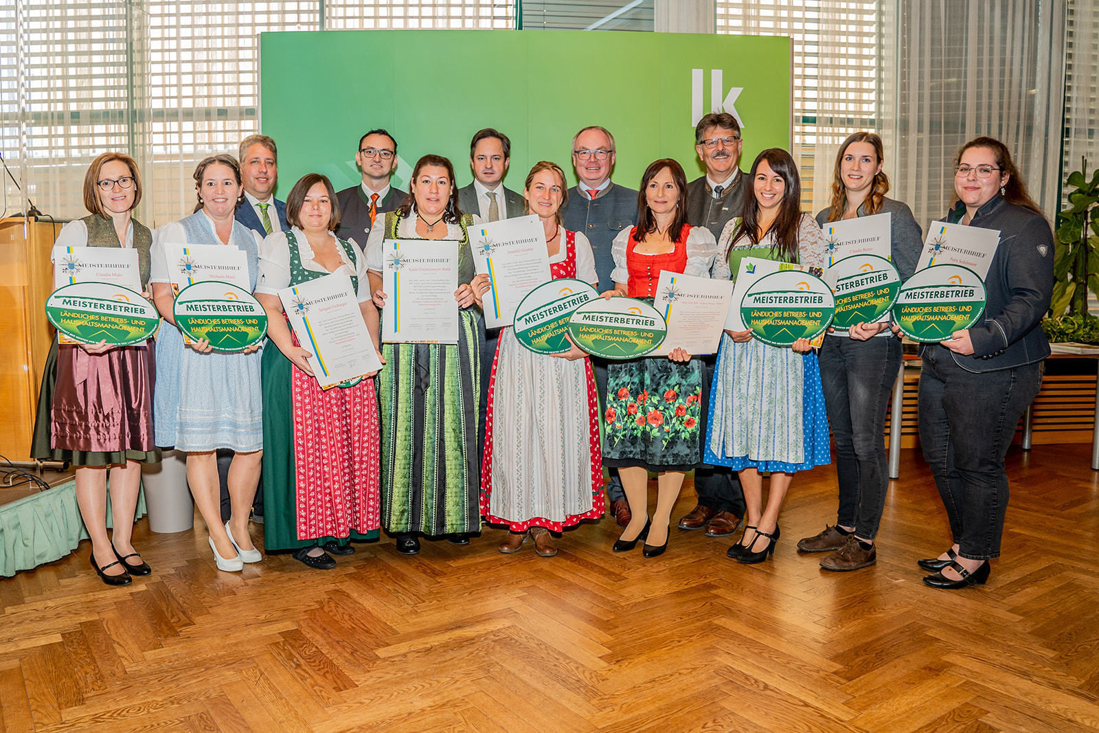 111 neue niederösterreichische Meister der Land- und Forstwirtschaft bei der Meisterbriefverleihung ausgezeichnet © Georg Pomassl/LK Niederösterreich 111 neue niederösterreichische Meister der Land- und Forstwirtschaft bei der Meisterbriefverleihung ausgezeichnet © Georg Pomassl/LK Niederösterreich