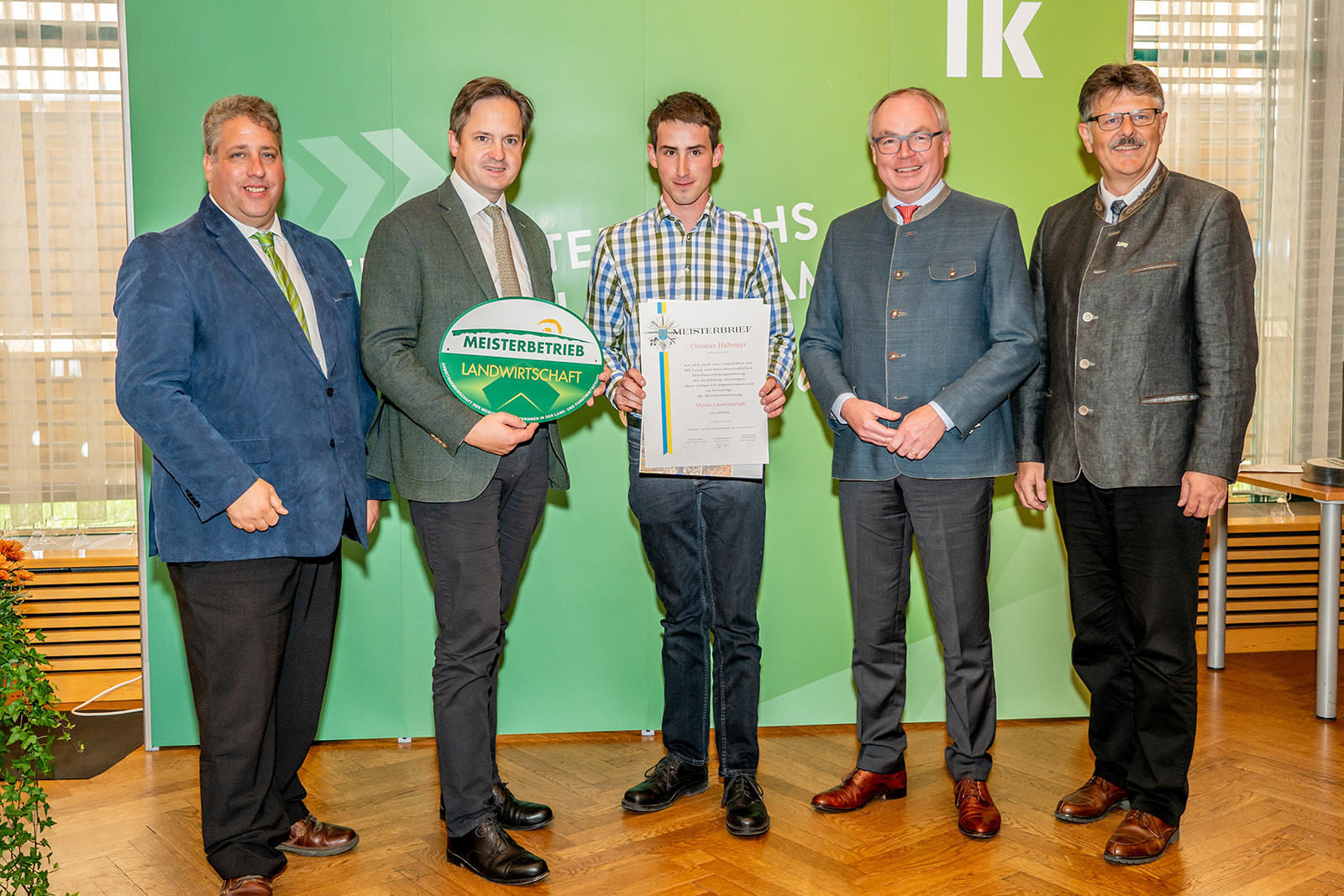 111 neue niederösterreichische Meister der Land- und Forstwirtschaft bei der Meisterbriefverleihung ausgezeichnet © Georg Pomassl/LK Niederösterreich 111 neue niederösterreichische Meister der Land- und Forstwirtschaft bei der Meisterbriefverleihung ausgezeichnet © Georg Pomassl/LK Niederösterreich