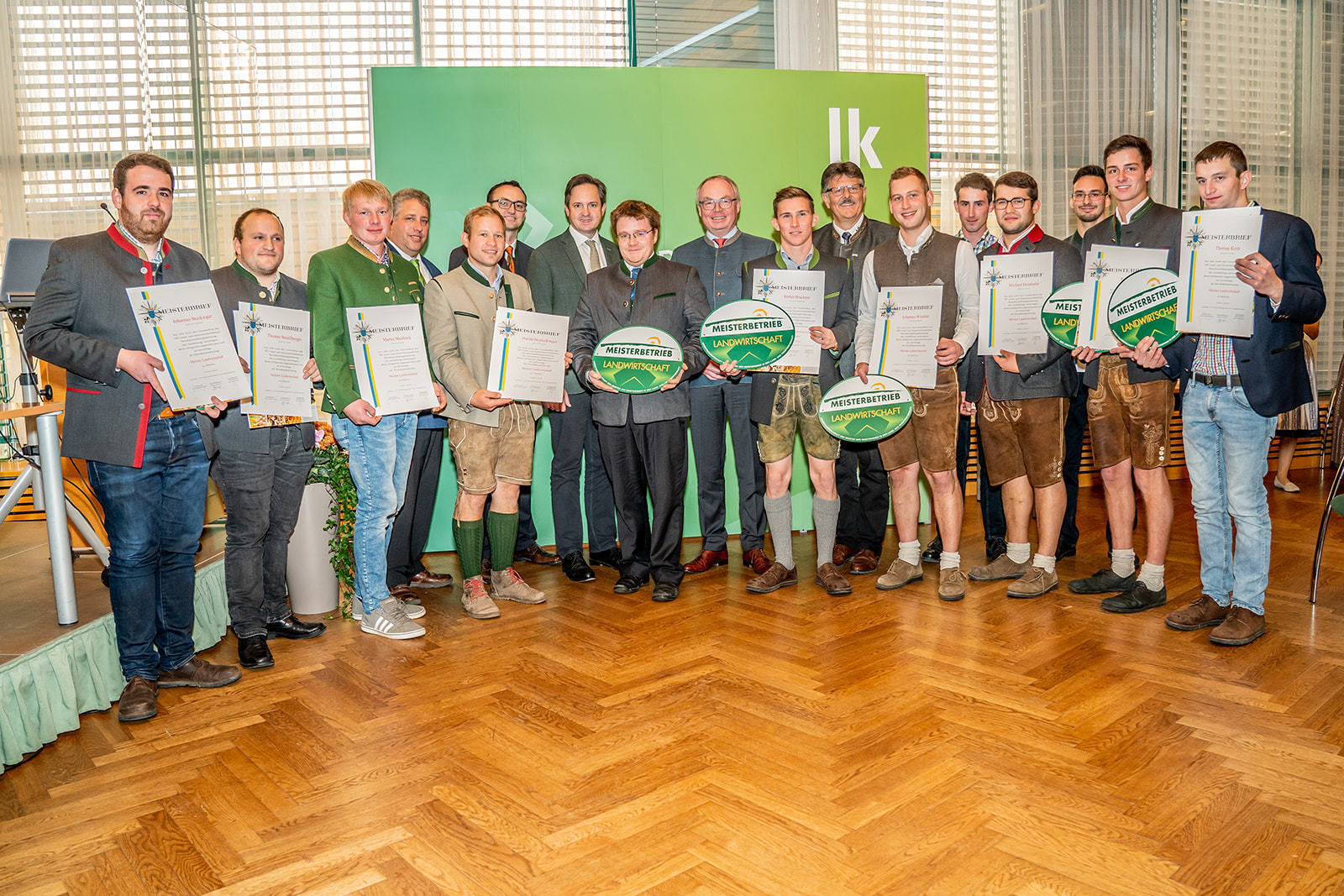 111 neue niederösterreichische Meister der Land- und Forstwirtschaft bei der Meisterbriefverleihung ausgezeichnet © Georg Pomassl/LK Niederösterreich 111 neue niederösterreichische Meister der Land- und Forstwirtschaft bei der Meisterbriefverleihung ausgezeichnet © Georg Pomassl/LK Niederösterreich