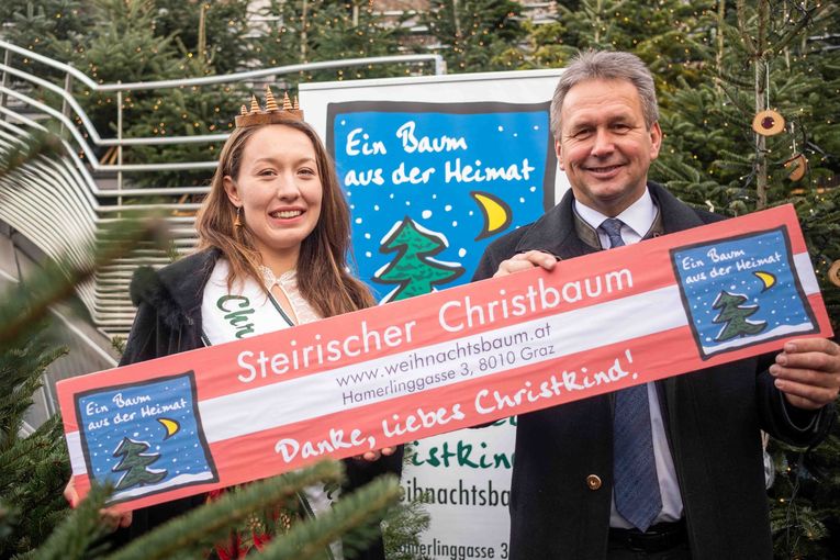 Präsident Franz Titschenbacher und Christbaumprinzessin Martina Strohmeier