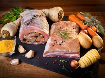 Roher Roll- und Schweinebraten © Werner Krug Roher Roll- und Schweinebraten © Werner Krug