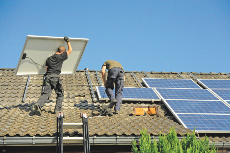 So werden PV-Anlagen und Speicher gefördert.png © Adobe Stock/Tiburzy So werden PV-Anlagen und Speicher gefördert.png © Adobe Stock/Tiburzy