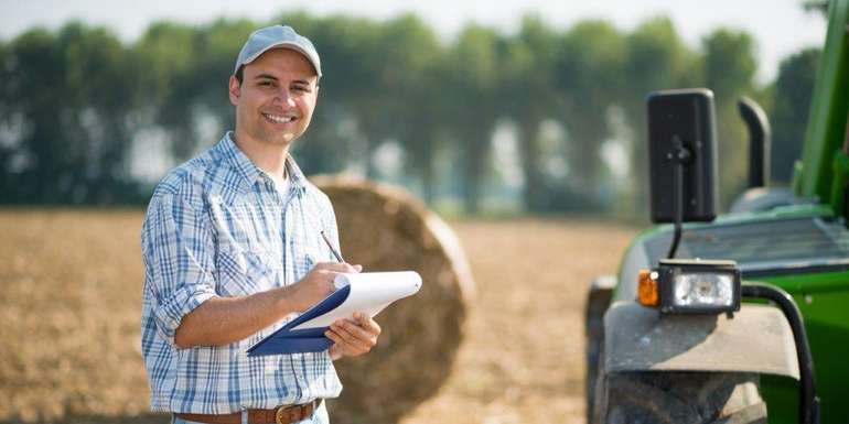 Landwirt mit Notizblock.jpg © Minerva Studio/stock.adobe.com Landwirt mit Notizblock.jpg © Minerva Studio/stock.adobe.com