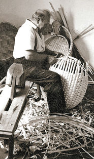 Korbflechter.jpg © Archiv/Standl Korbflechter.jpg © Archiv/Standl