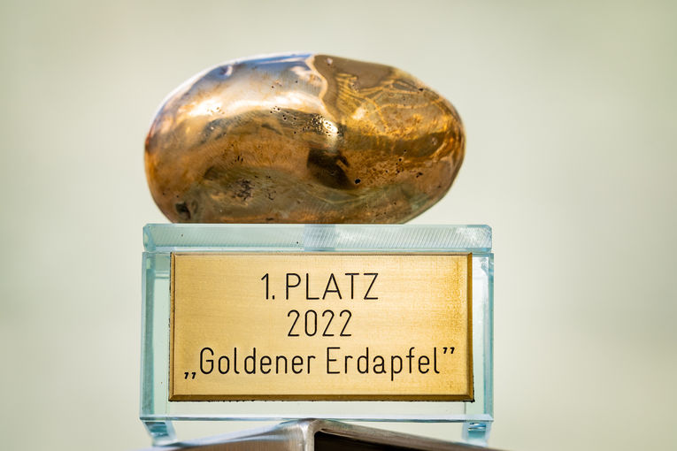 Goldener Erdapfel 2022 an beste Erdäpfelbäuerinnen und Bauern Österreichs verliehen. © Georg Pomassl/LK Niederösterreich