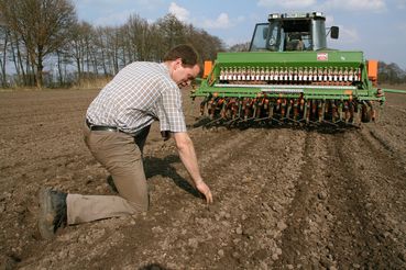 Weizen Getreide_Saat_J_1-ID46840.jpg © Agrarfoto Weizen Getreide_Saat_J_1-ID46840.jpg © Agrarfoto