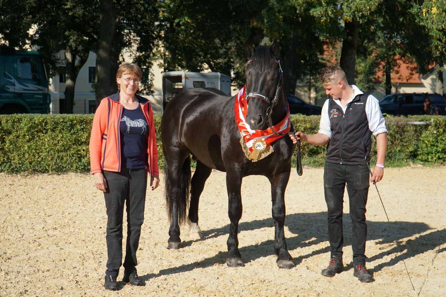 Angela Mosser mit Wacholder Nero.jpg © LK Kärnten/Stefanie Wuzella Angela Mosser mit Wacholder Nero.jpg © LK Kärnten/Stefanie Wuzella