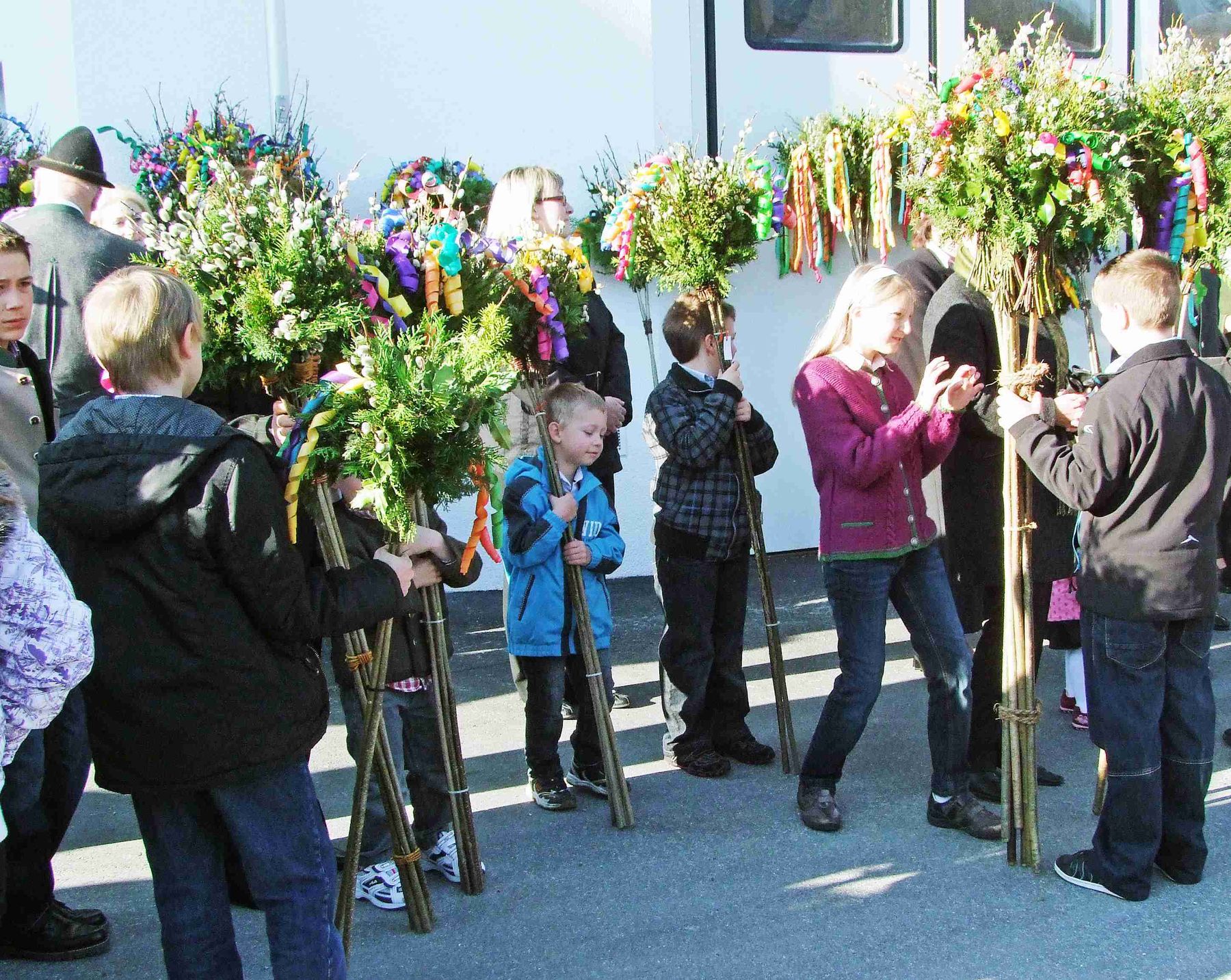 Palmbuschentragen.jpg © Standl Palmbuschentragen.jpg © Standl