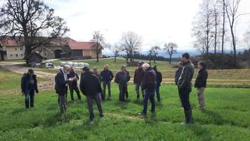 Eindrücke von der Feldbegehung der Arbeitskreise Hartkirchen und Stroheim, 6. April 2022 Eindrücke von der Feldbegehung der Arbeitskreise Hartkirchen und Stroheim, 6. April 2022
