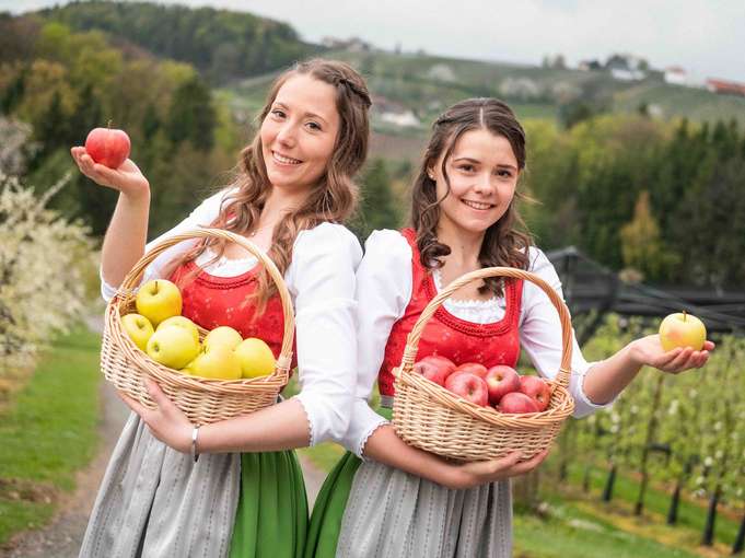 Apfelhoheiten: Ulrike I. und Helene I. © LK-Stmk/Alexander Danner