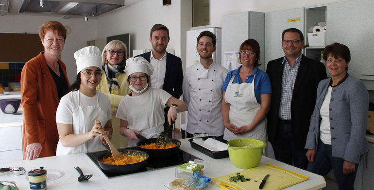 Praxisstunde in der Schulküche Praxisstunde in der Schulküche