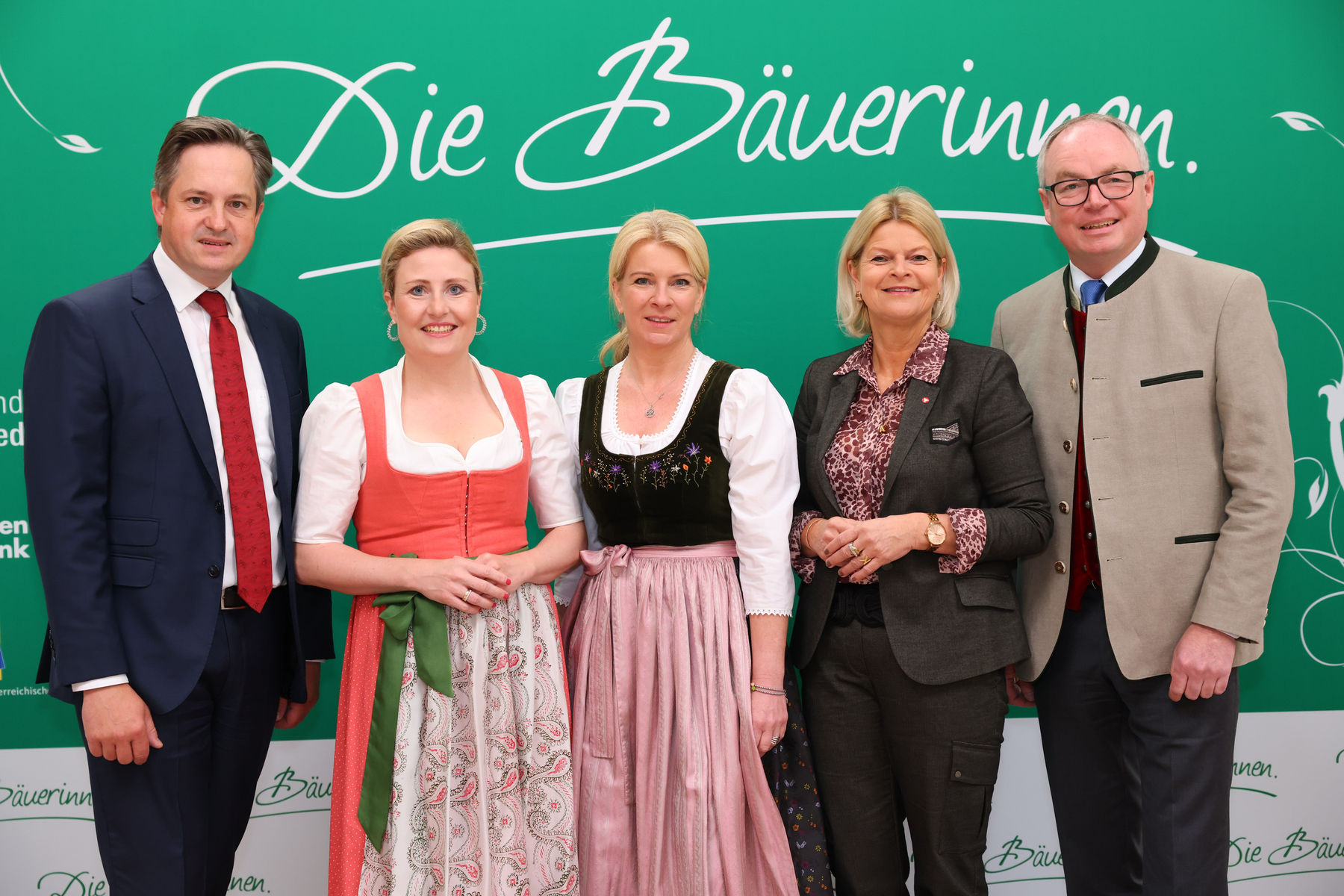 Bundesbäuerinnentag 2022 machte im niederösterreichischen Vösendorf Station © Arbeitsgemeinschaft Österreichische Bäuerinnen/APA-Fotoservice/Schedl Bundesbäuerinnentag 2022 machte im niederösterreichischen Vösendorf Station © Arbeitsgemeinschaft Österreichische Bäuerinnen/APA-Fotoservice/Schedl