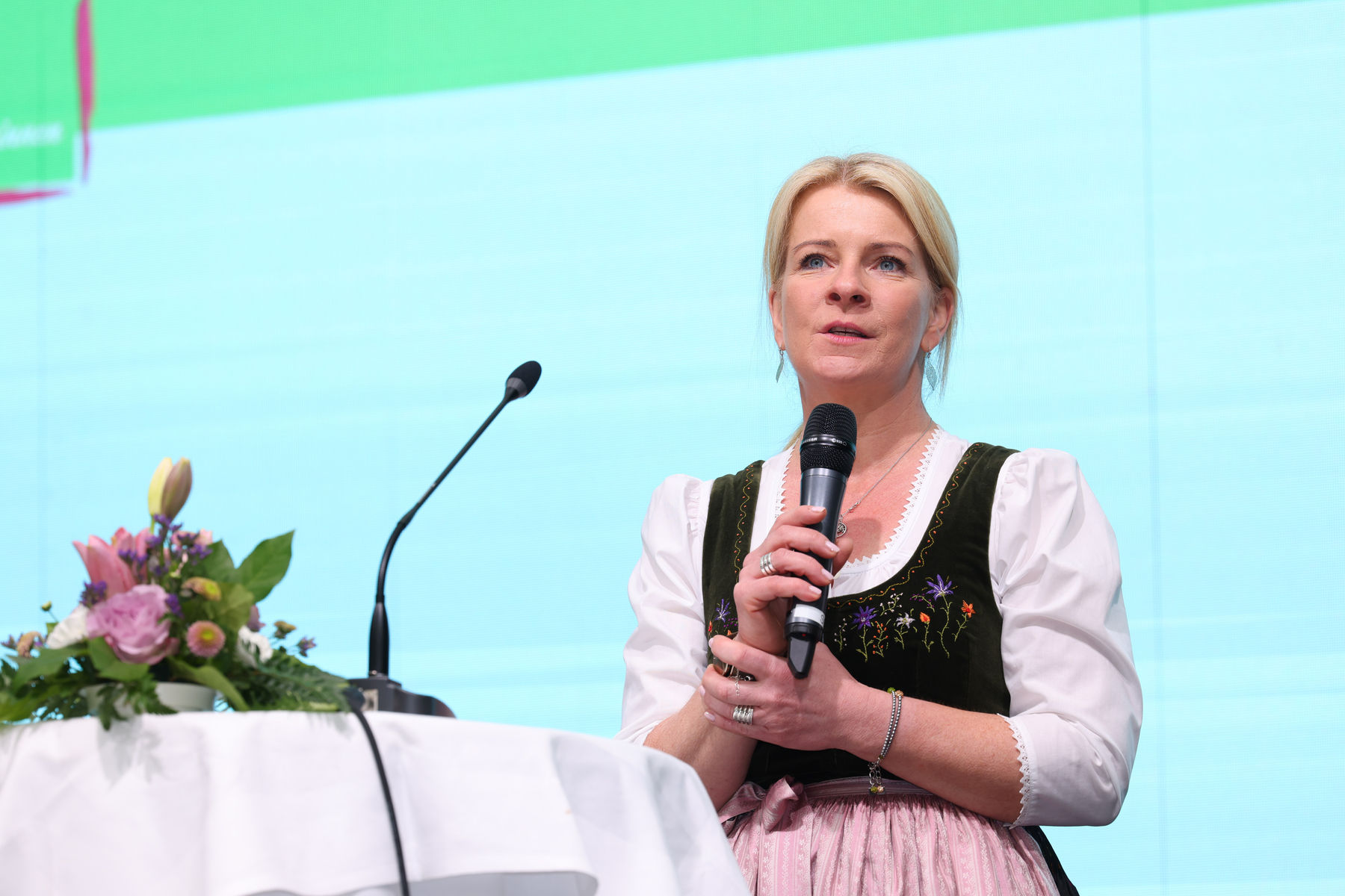 Bundesbäuerinnentag 2022 machte im niederösterreichischen Vösendorf Station © Arbeitsgemeinschaft Österreichische Bäuerinnen/APA-Fotoservice/Schedl Bundesbäuerinnentag 2022 machte im niederösterreichischen Vösendorf Station © Arbeitsgemeinschaft Österreichische Bäuerinnen/APA-Fotoservice/Schedl