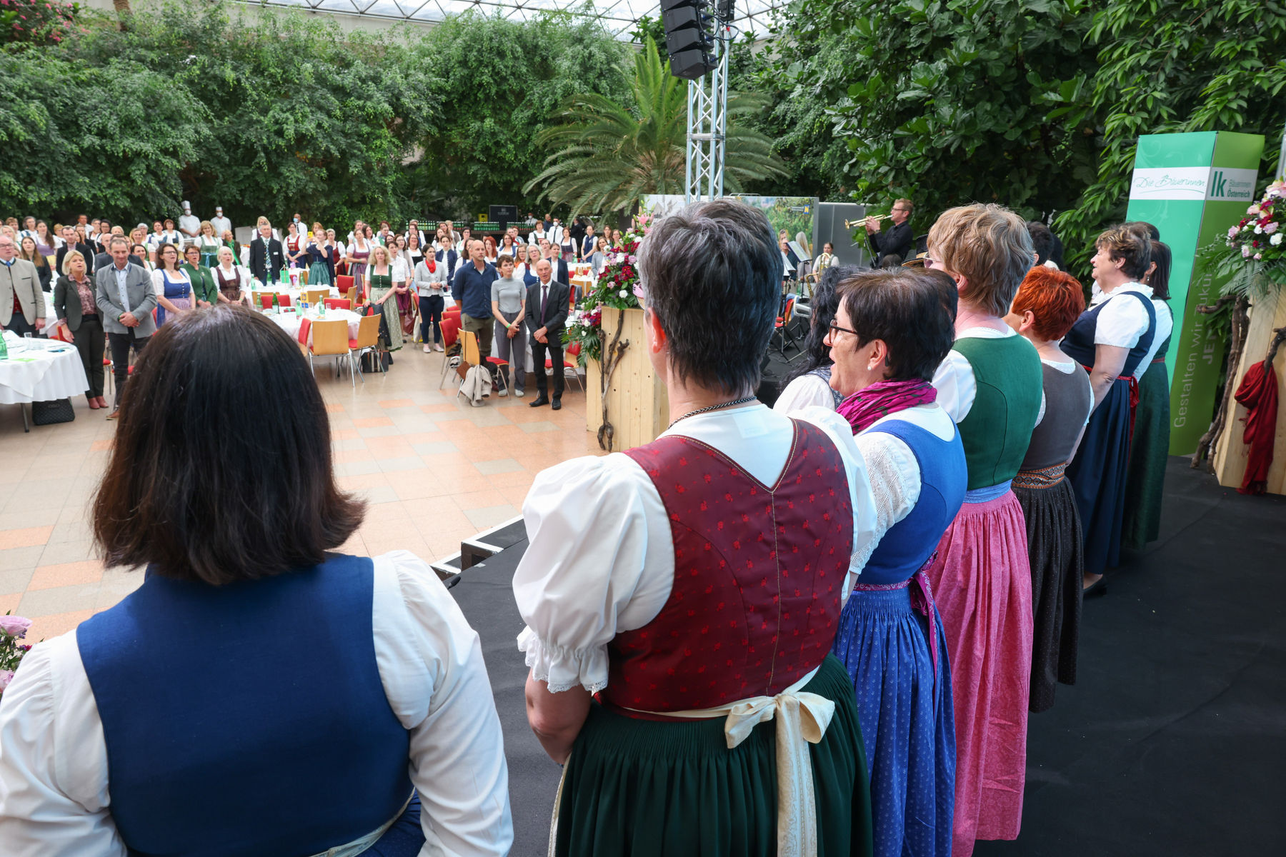 Bundesbäuerinnentag 2022 machte im niederösterreichischen Vösendorf Station © Arbeitsgemeinschaft Österreichische Bäuerinnen/APA-Fotoservice/Schedl Bundesbäuerinnentag 2022 machte im niederösterreichischen Vösendorf Station © Arbeitsgemeinschaft Österreichische Bäuerinnen/APA-Fotoservice/Schedl