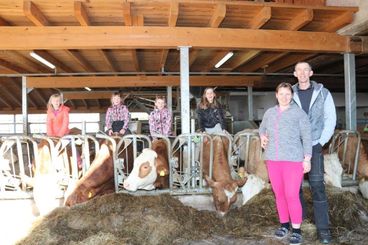 Am Tag des ersten Lockdowns, am 14. März 2020, starteten Raimund und Maria Helm mit dem Stallzubau. Im November 2020 sind die Kühe eingezogen. Hier ein Making-of. © Paula Pöchlauer-Kozel/LK Niederösterreich Am Tag des ersten Lockdowns, am 14. März 2020, starteten Raimund und Maria Helm mit dem Stallzubau. Im November 2020 sind die Kühe eingezogen. Hier ein Making-of. © Paula Pöchlauer-Kozel/LK Niederösterreich