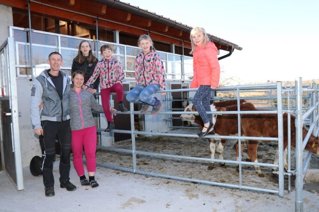 Am Tag des ersten Lockdowns, am 14. März 2020, starteten Raimund und Maria Helm mit dem Stallzubau. Im November 2020 sind die Kühe eingezogen. Hier ein Making-of. © Paula Pöchlauer-Kozel/LK Niederösterreich Am Tag des ersten Lockdowns, am 14. März 2020, starteten Raimund und Maria Helm mit dem Stallzubau. Im November 2020 sind die Kühe eingezogen. Hier ein Making-of. © Paula Pöchlauer-Kozel/LK Niederösterreich