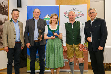 Tierwohl vollendet Milchgenuss.jpg © Manuel Horn Tierwohl vollendet Milchgenuss.jpg © Manuel Horn