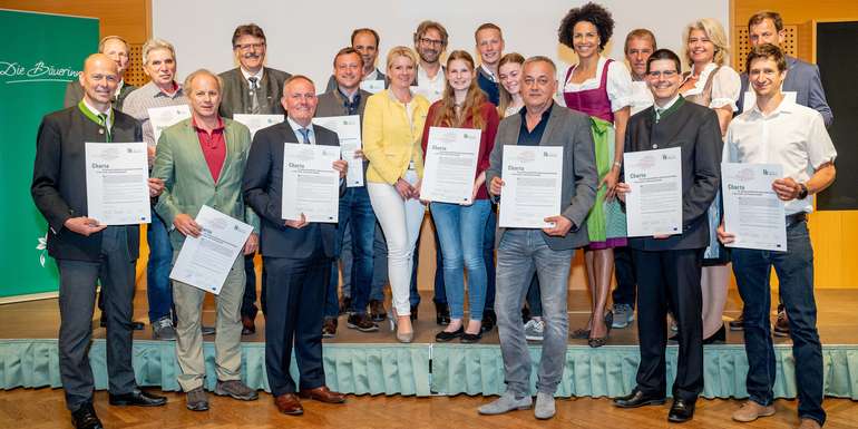 Charta für partnerschaftliche Interessenvertretung in der Land- und Forstwirtschaft Charta für partnerschaftliche Interessenvertretung in der Land- und Forstwirtschaft