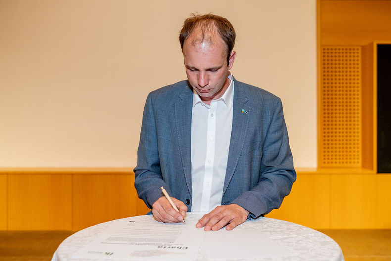 Charta-Unterzeichnung mit 30 agrarischen Vereinen © LK NÖ/Georg Pomaßl
