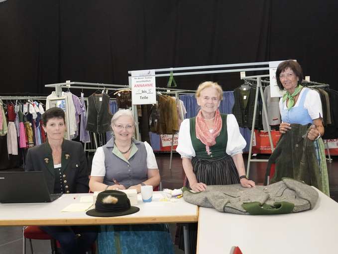 sb25_tracht_erika.jpg © Dürnberger sb25_tracht_erika.jpg © Dürnberger
